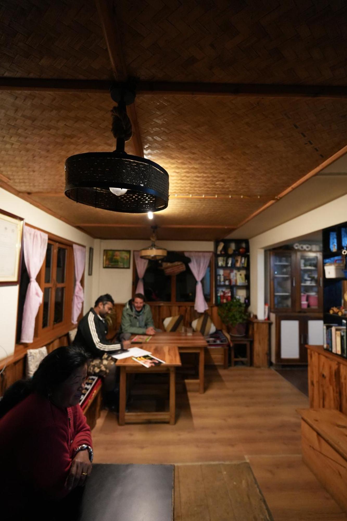 Wake In Himalayas Hostel Pelling Exterior foto
