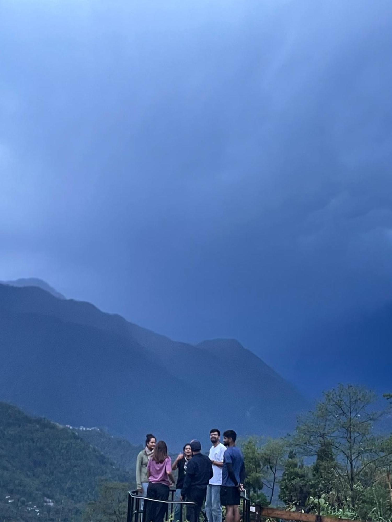 Wake In Himalayas Hostel Pelling Exterior foto